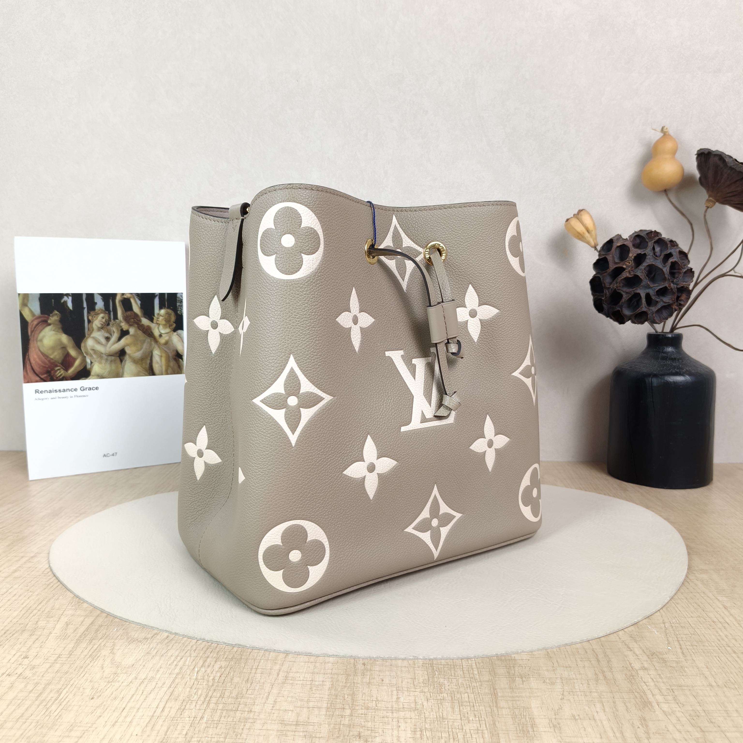 Louis Vuitton Shoulder Bag NÉONOÉ Bucket Bag · White Empreinte Embossed Calfskin Monogram Medium26 × 17.5 × 26 cm — cover view 3 of 5