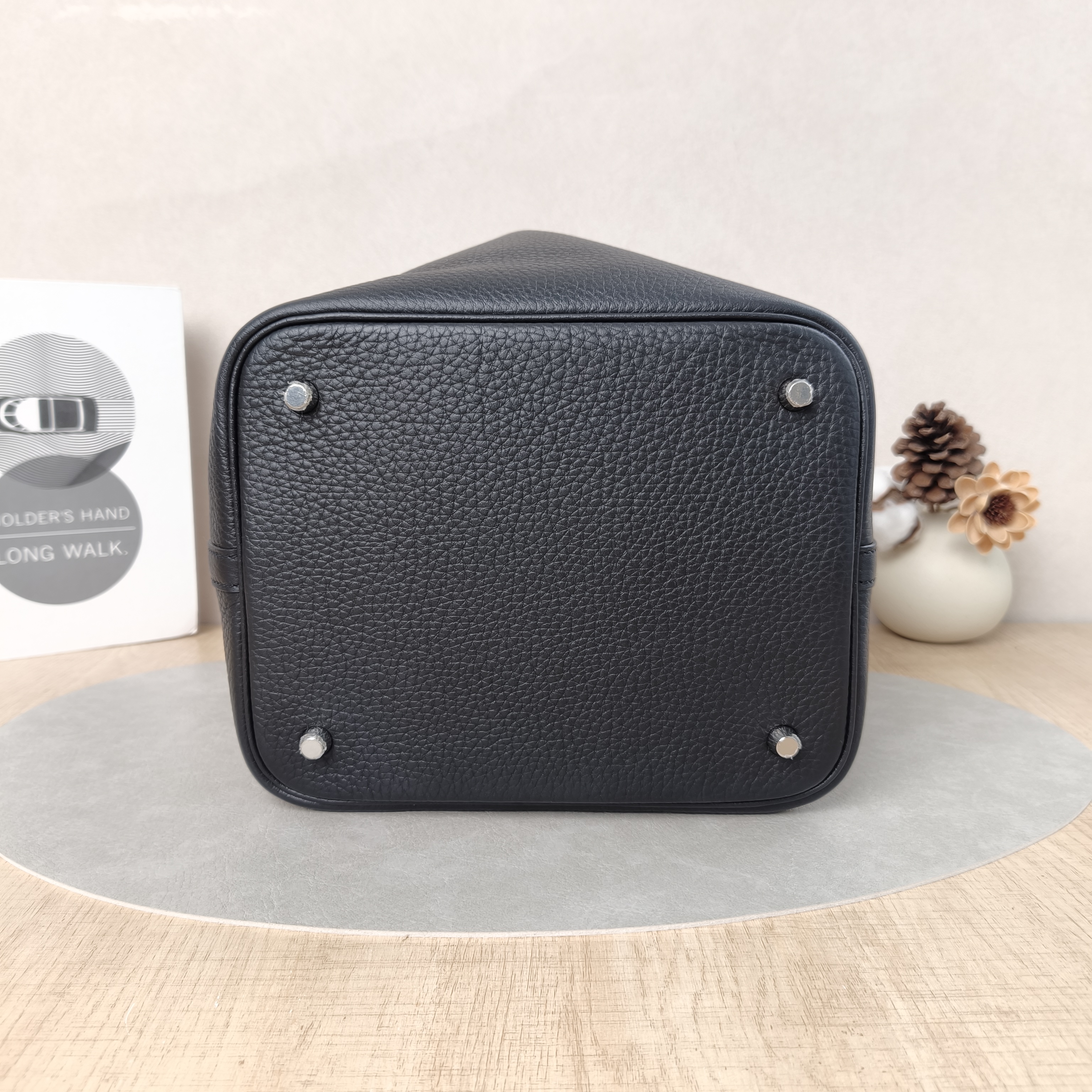Hermès Top Handle Bag Picotin Lock 22 22Black TC Calfskin Medium22 × 18 × 21 cm — cover view 4 of 6