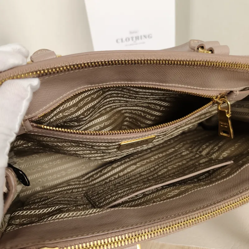 PRADA Top Handle Bag Galleria Galleria Bag Edition Calfskin Medium33 × 14 × 24 cm — detail view 5 of 13