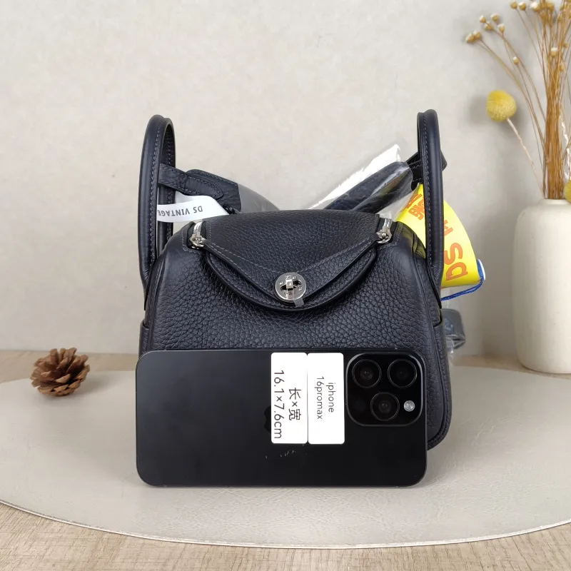 Hermès Crossbody Bag Lindy Mini 19 TC Calfskinmini19 × 9.5 × 13 cm — cover view 5 of 5