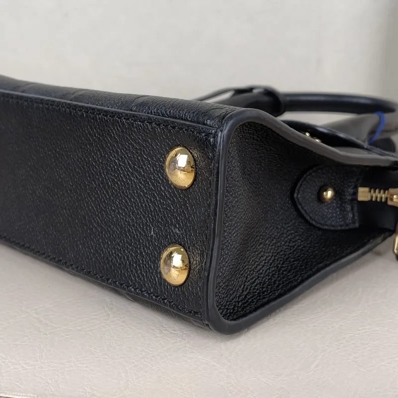 Louis Vuitton Crossbody Bag Pont Neuf Shoulder Bag Black Calfskinmini22.5 × 11 × 19 cm — detail view 1 of 11