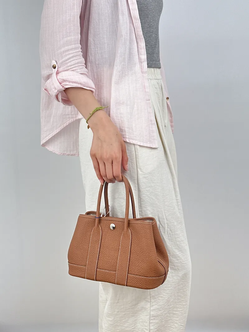 Hermès Top Handle Bag Neo Garden 23 Mini37 Brown Negonda Calfskinmini23 × 10 × 16 cm — on-model view 1 of 2