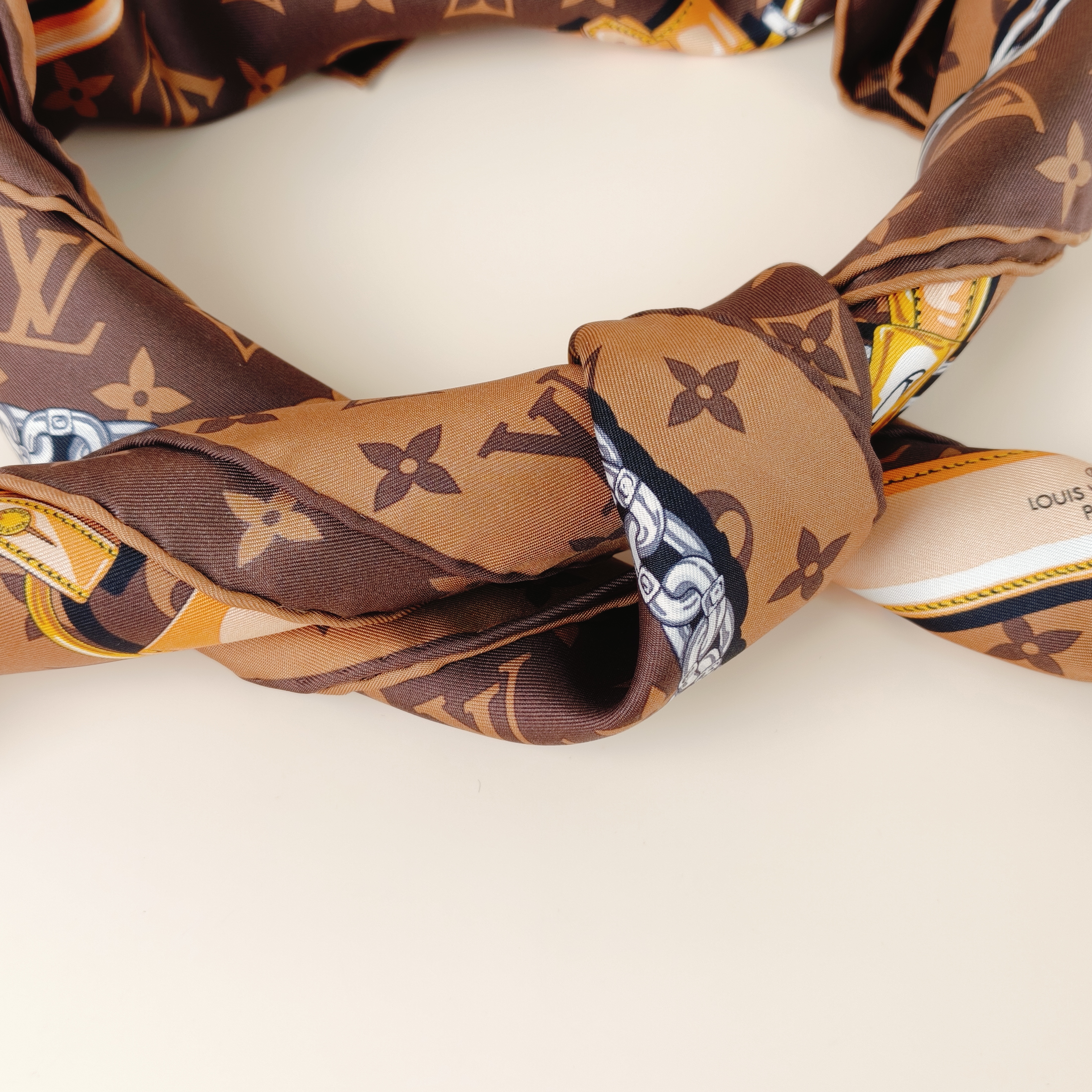 Louis Vuitton Monogram Silk One Size90*90 โ cover view 9 of 11