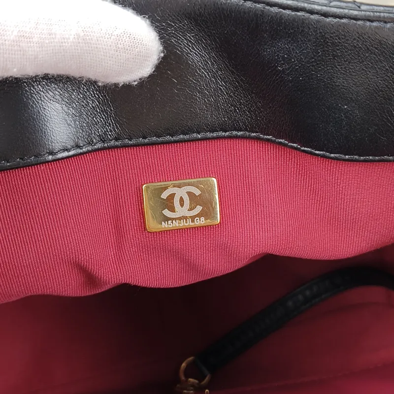 Chanel Shoulder Bag tote Black Lambskin One Size 23 × 8 × 23 cm — detail view 1 of 13