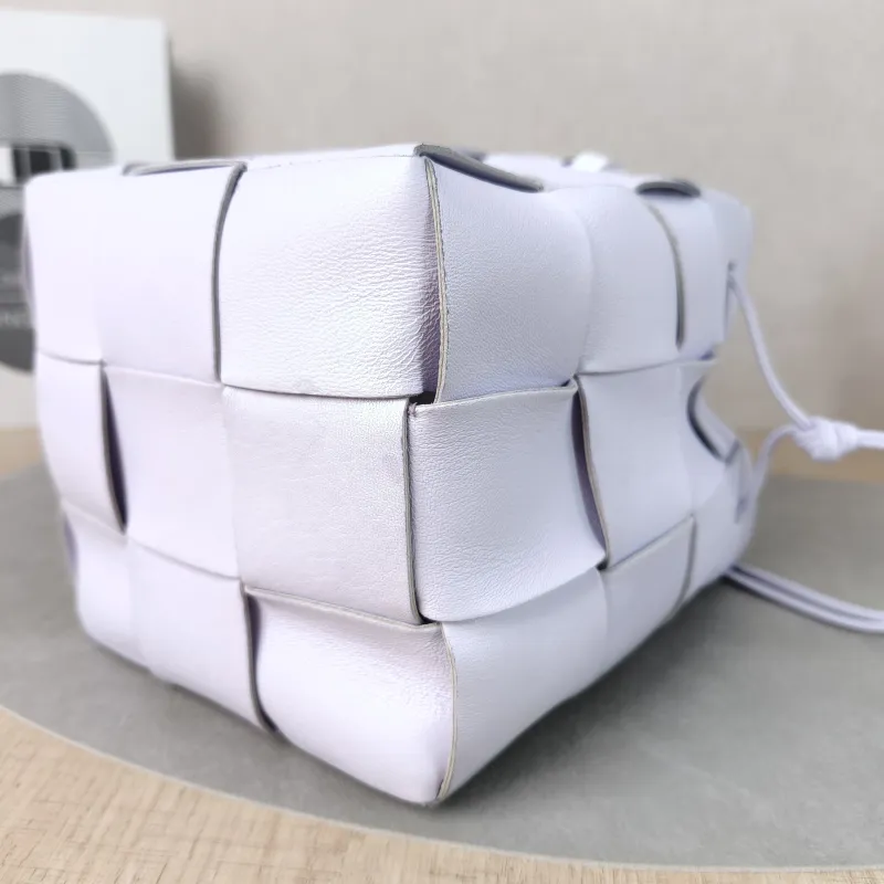 Bottega Veneta Crossbody Bag Cassette Woven Lambskin One Size13 × 13 × 18 cm — detail view 5 of 12