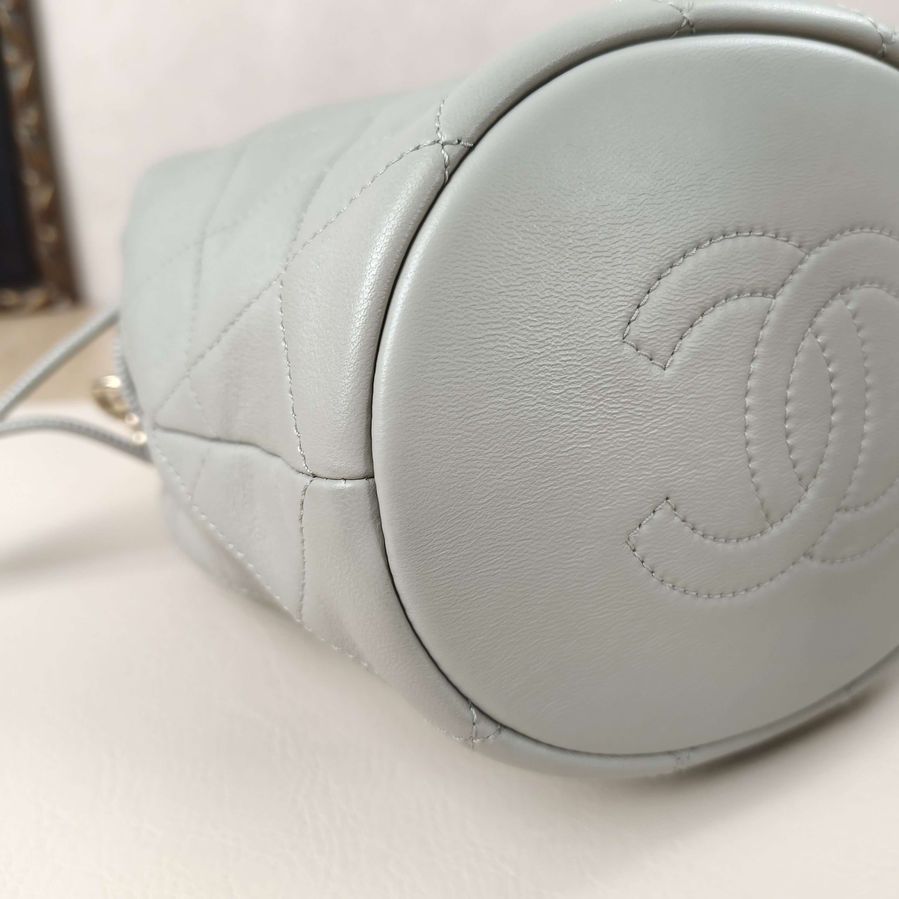 Chanel Crossbody Bag Crossbody Bag Grey Lambskin One Size16 × 12.5 × 16.5 cm — cover view 10 of 10