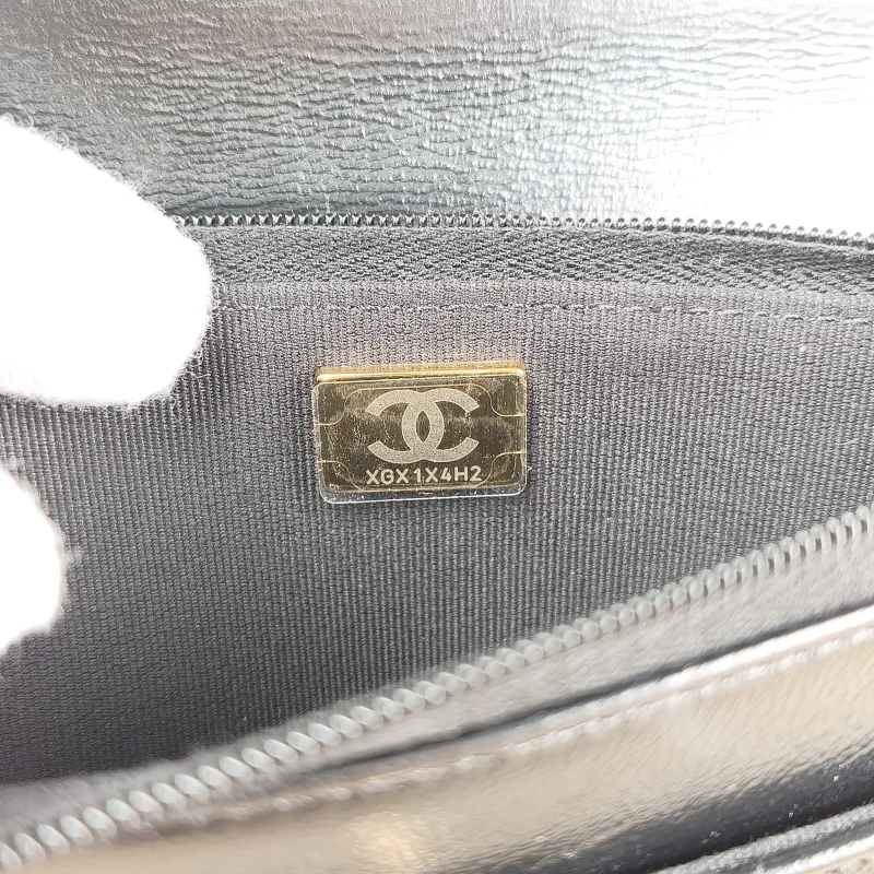 Chanel Crossbody Bag Pearl Black Lambskin 19 × 3.5 × 12 cm — detail view 4 of 14