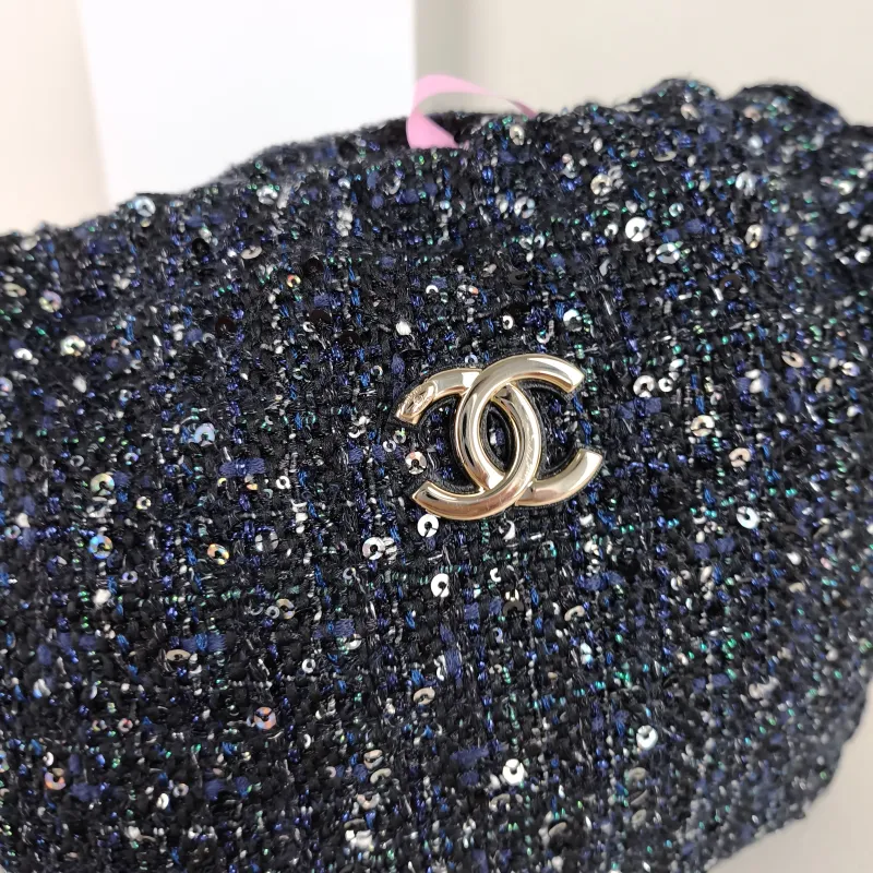 Chanel Shoulder Bag Pearl Bucket Bag Black One Size 25 × 8 × 27 cm 27 — detail view 8 of 11