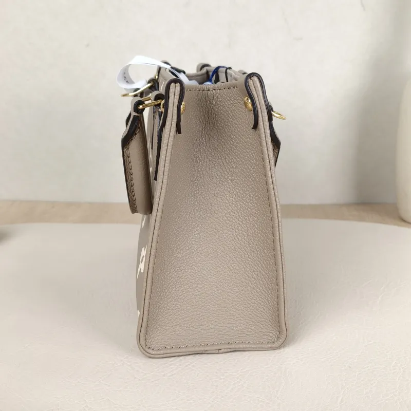 Louis Vuitton Crossbody Bag Onthego BB · White Empreinte Embossed Calfskin Monogram BB18 × 8.5 × 15 cm — detail view 11 of 11