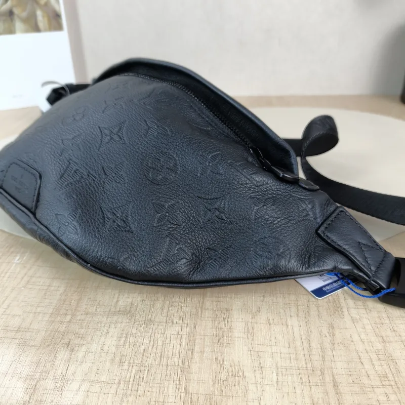 Louis Vuitton Belt Bag DISCOVERY Belt Bag Black Calfskin Small 44 × 9 × 15 cm — detail view 2 of 8