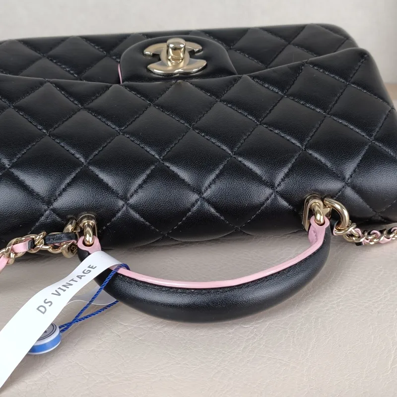 Chanel Crossbody Bag mini Black · Pink Lambskin mini 20 × 6 × 12 cm — detail view 10 of 14