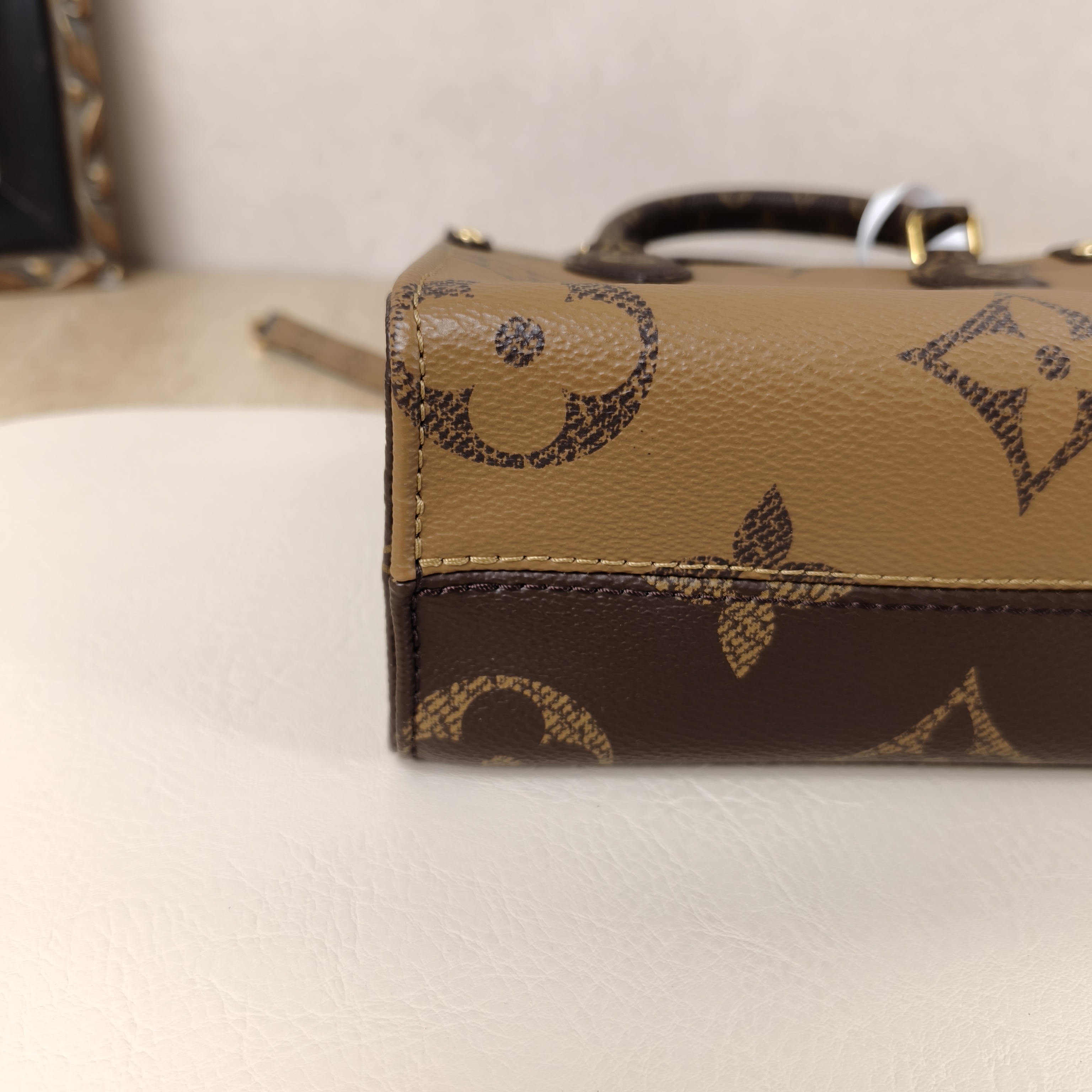 Louis Vuitton Crossbody Bag Onthego BB Monogram PVCBB18 × 8.5 × 15 cm — cover view 7 of 9