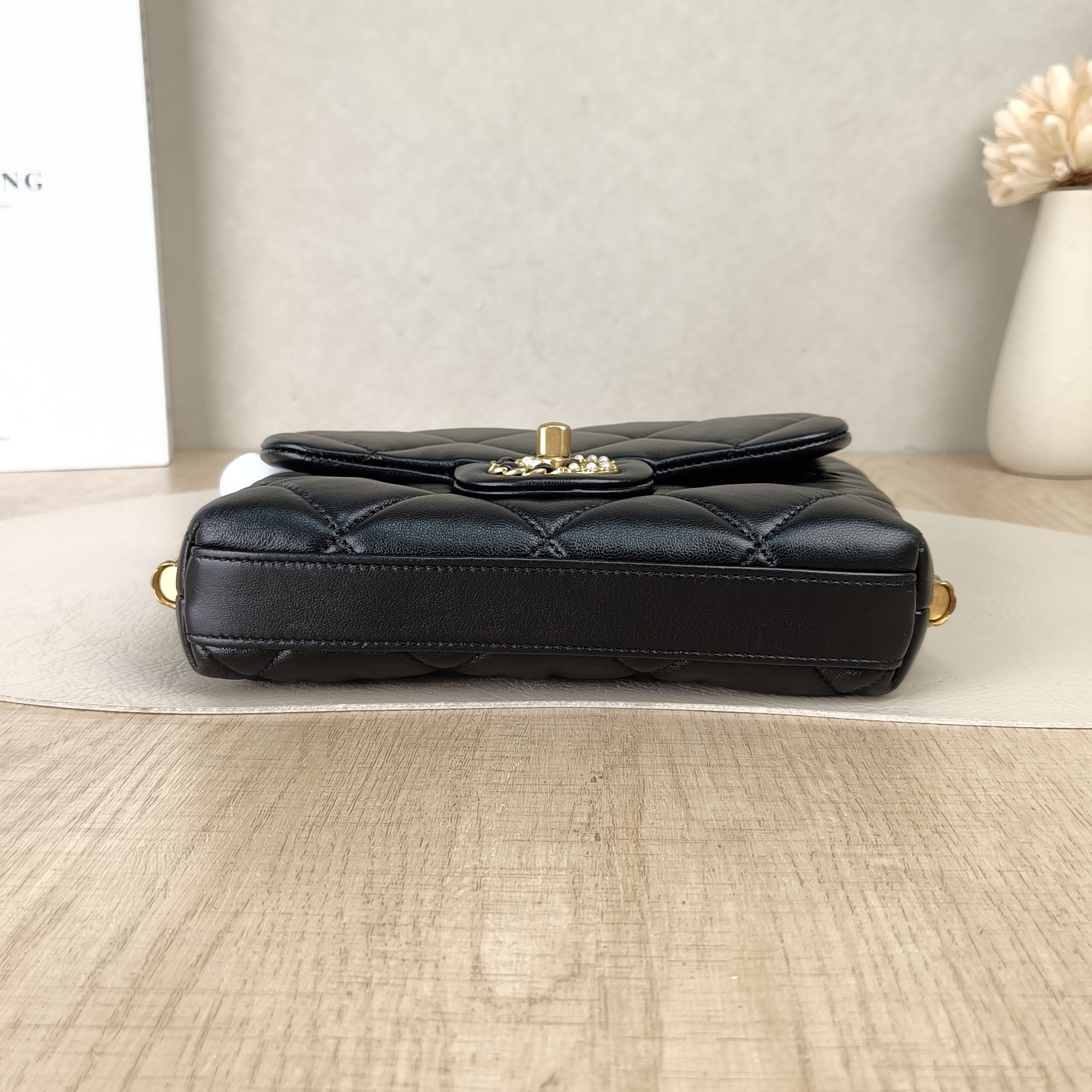 Chanel Crossbody Bag Crossbody Bag Black Lambskin One Size19 × 4 × 15.5 cm — cover view 2 of 5