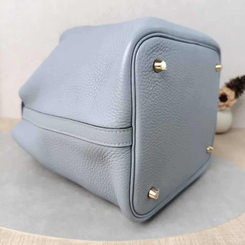 Hermès Top Handle Bag Picotin Lock 22 22 Taurillon Clemence TC Calfskin Medium 22 × 17 × 21 cm W — detail view 5 of 12