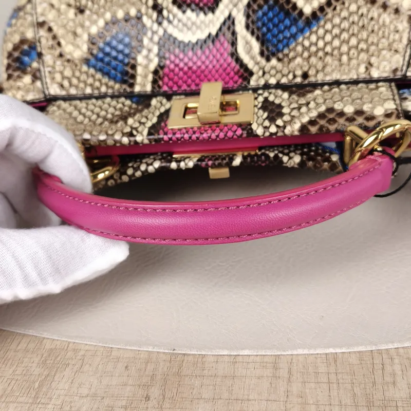 FENDI Crossbody Bagpeekaboo Crossbody Bag mini23 × 11 × 17 cm — detail view 6 of 11