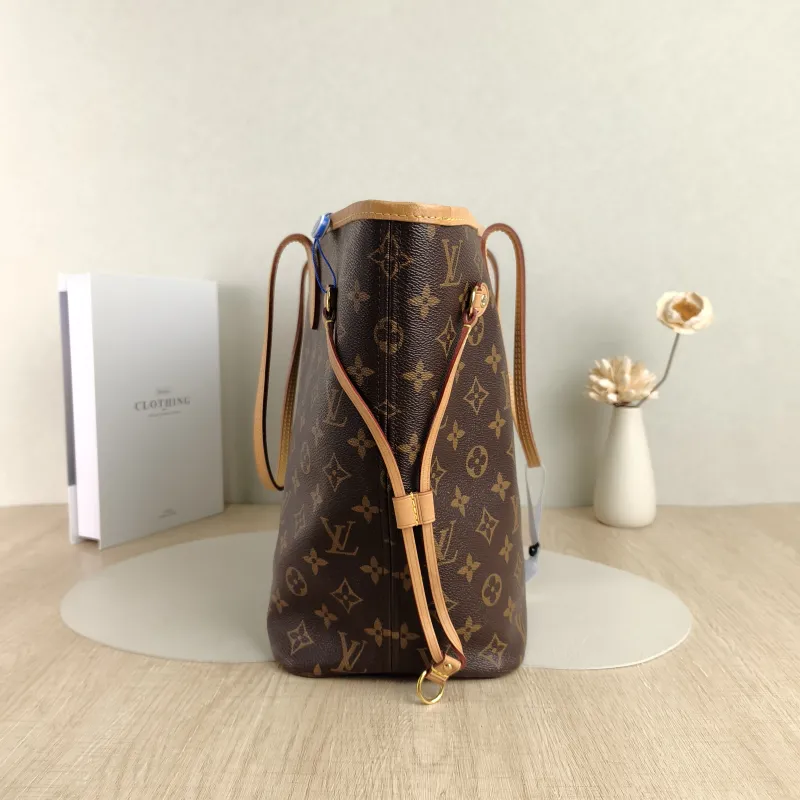 Louis Vuitton Shoulder Bag Neverfull Monogram PVC Medium31 × 14 × 28 cm — detail view 10 of 10