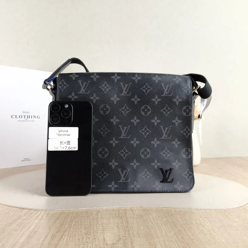 Louis Vuitton Crossbody Bag District Messenger Bag Monogram PVC Small 25 × 7 × 22 cm — cover view 4 of 5