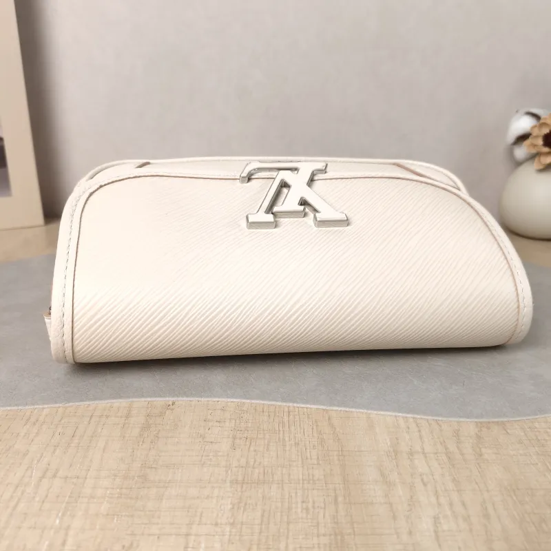 Louis Vuitton Shoulder Bag BUCI Beige Epi Embossed Calfskin One Size 24.5 × 9 × 15.5 cm — detail view 5 of 12