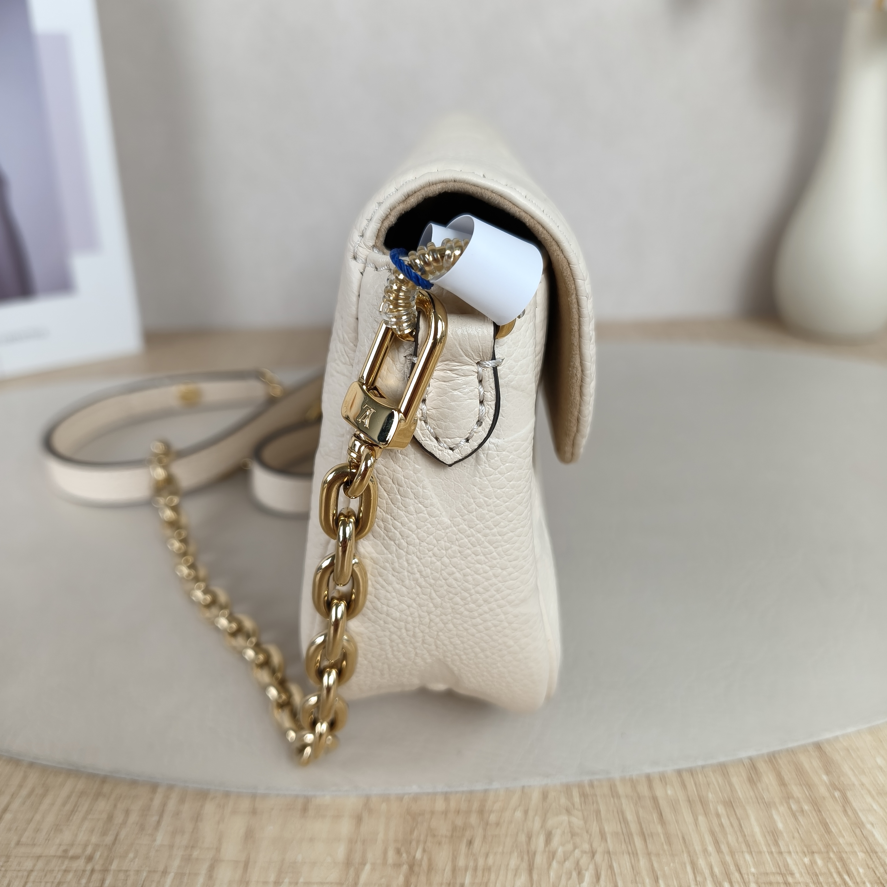 Louis Vuitton Shoulder Bag IVY White Calfskin Small23.5 × 4.3 × 12 cm — cover view 2 of 9