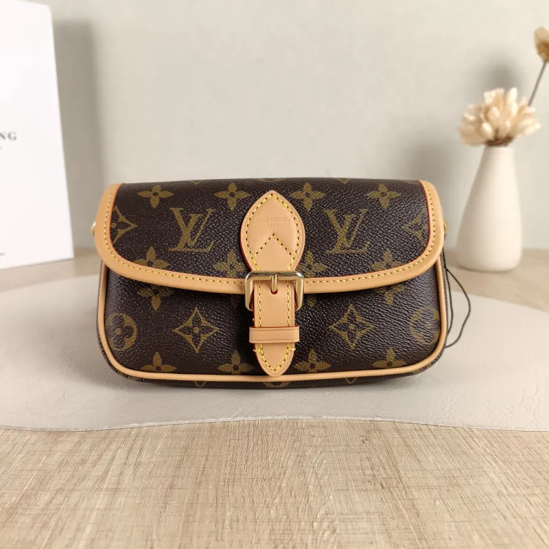 Louis Vuitton Crossbody Bag Diane Baguette Bag Monogram PV Cnano19 × 6 × 10.5 cm