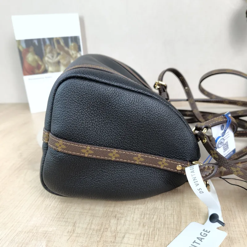 Louis Vuitton Shoulder Bag EXPRESS Shoulder Bag Black Calfskin Small 26 × 13.5 × 17 cm — detail view 9 of 10