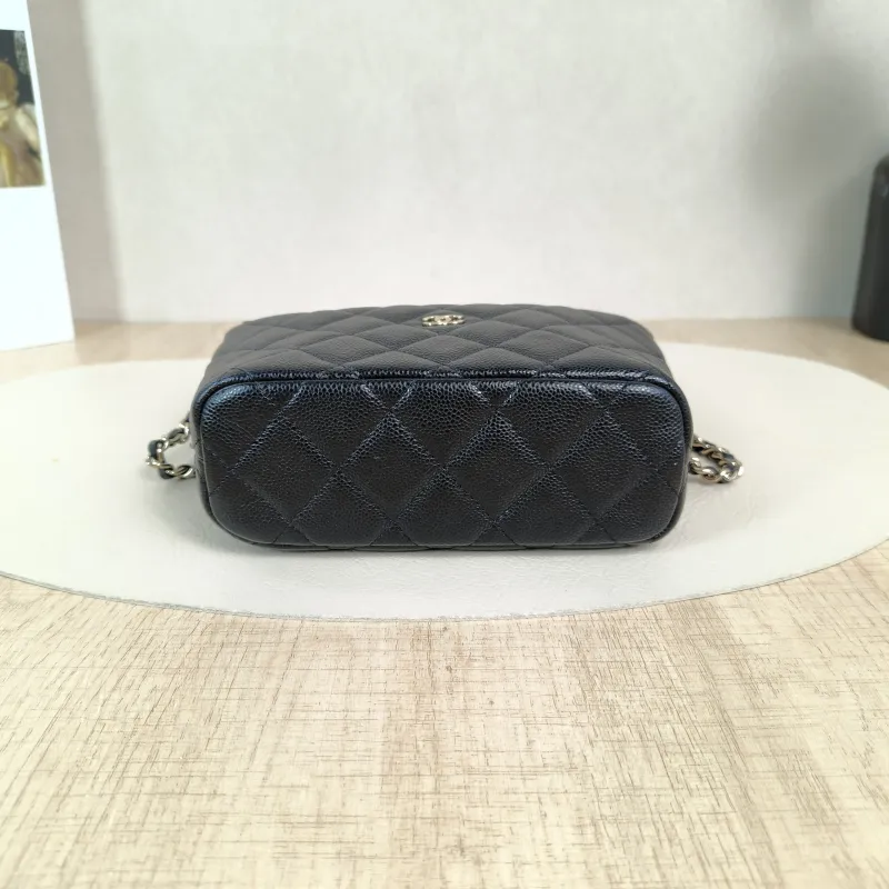 Chanel Crossbody Bag25c Vanity Case Bag Black Grained Calfskin One Size21.5 × 7.5 × 19 cm — cover view 2 of 6