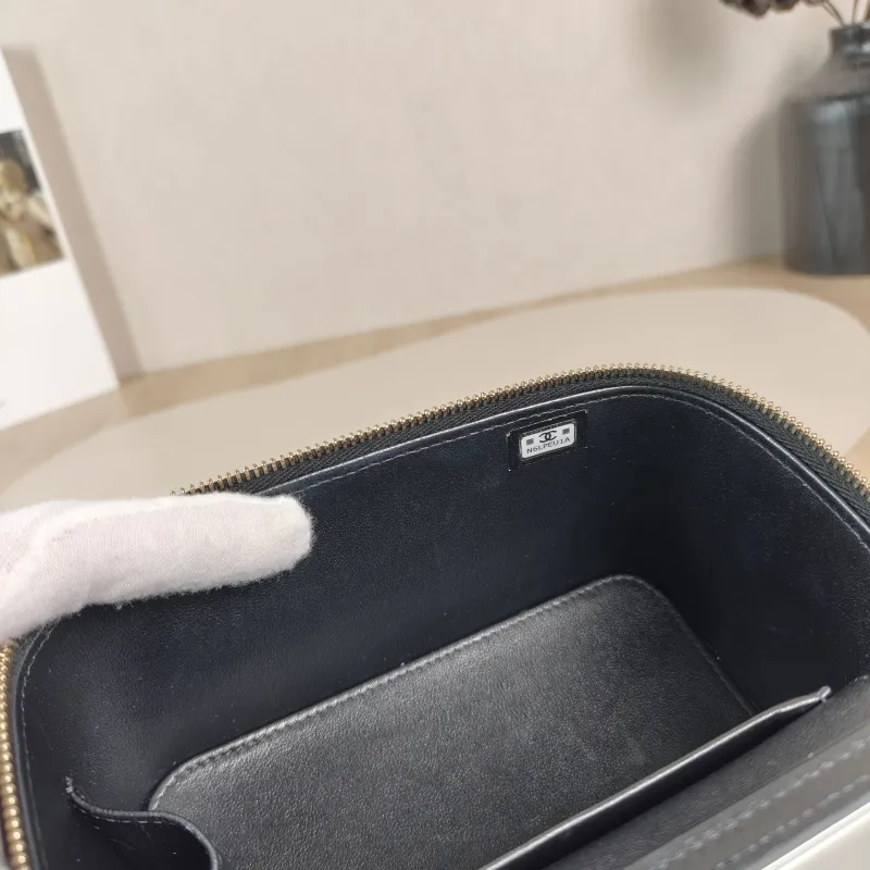 Chanel Top Handle Bag Edition Black Lambskin One Size16 × 8 × 9.5 cm — detail view 6 of 13