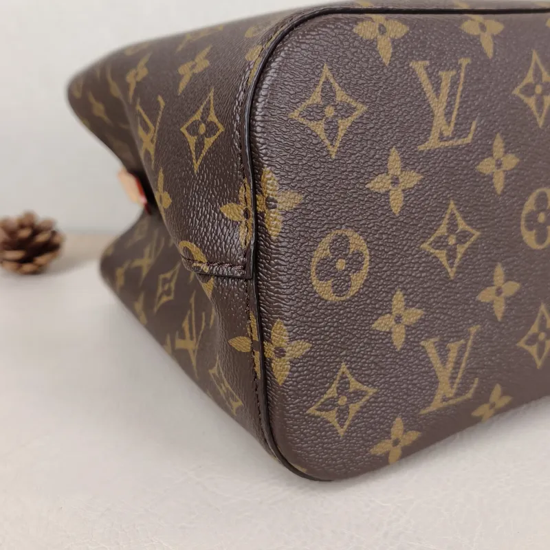 Louis Vuitton Crossbody Bag NÉONOÉ Bucket Bag BB Monogram PVC BB 20 × 13 × 20 cm — detail view 8 of 10