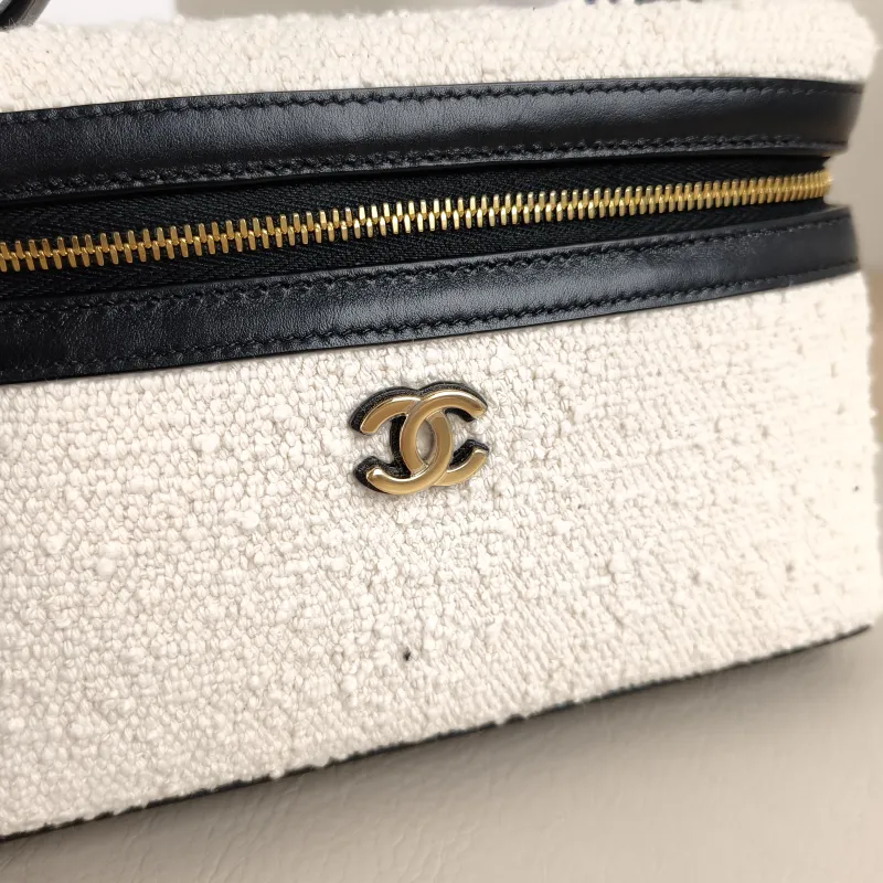 Chanel Crossbody Baglp Box Bag Top Handle Crossbody Bag White Black One Size19.5 × 5 × 17 cm — detail view 11 of 12