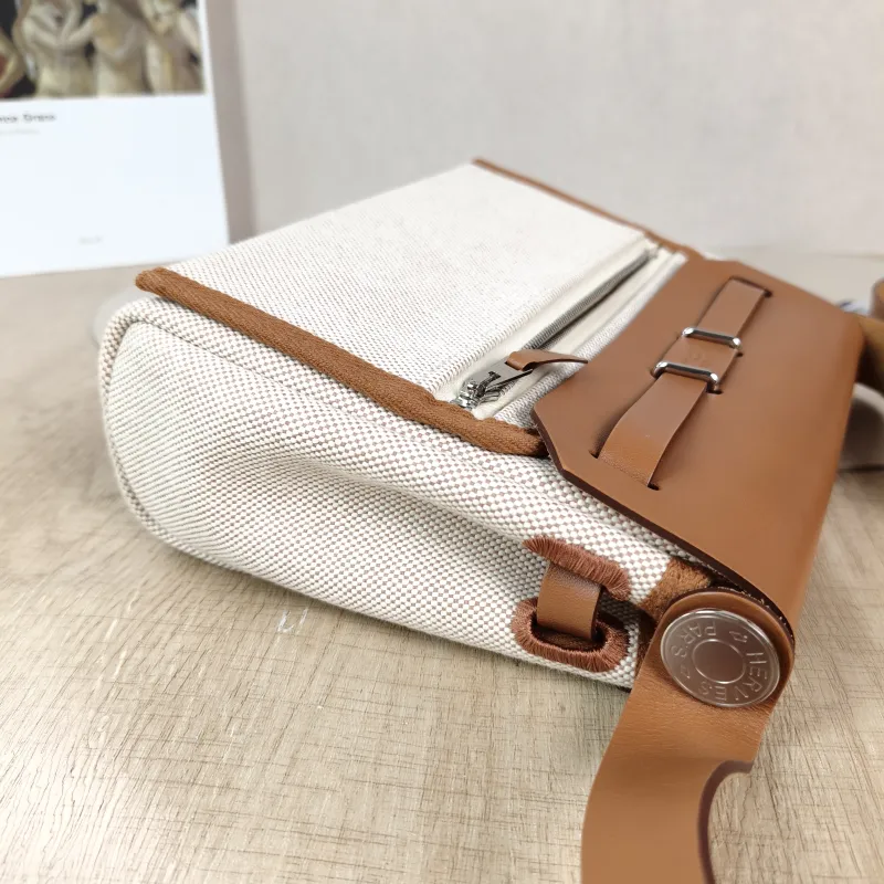 Hermès Shoulder Bag Herbag Zip 20 Berliner Canvas Canvas Mini 20 × 7 × 17 cm G — detail view 11 of 13