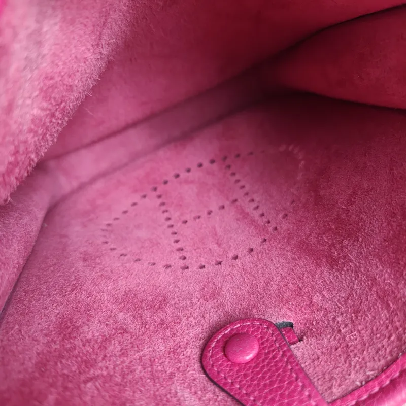 Hermès Crossbody Bag Evelyne Mini 16 Mini 16OD Rose Mexico Taurillon Clemence TC Calfskinmini17 × 5.5 × 18 cm — detail view 3 of 10