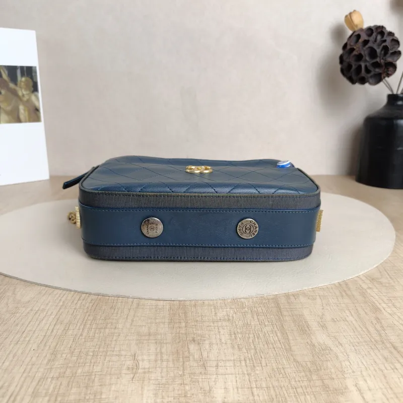 Chanel Crossbody Bag Crossbody Bag Blue Calfskin One Size23.5 × 7 × 16 cm — cover view 6 of 6