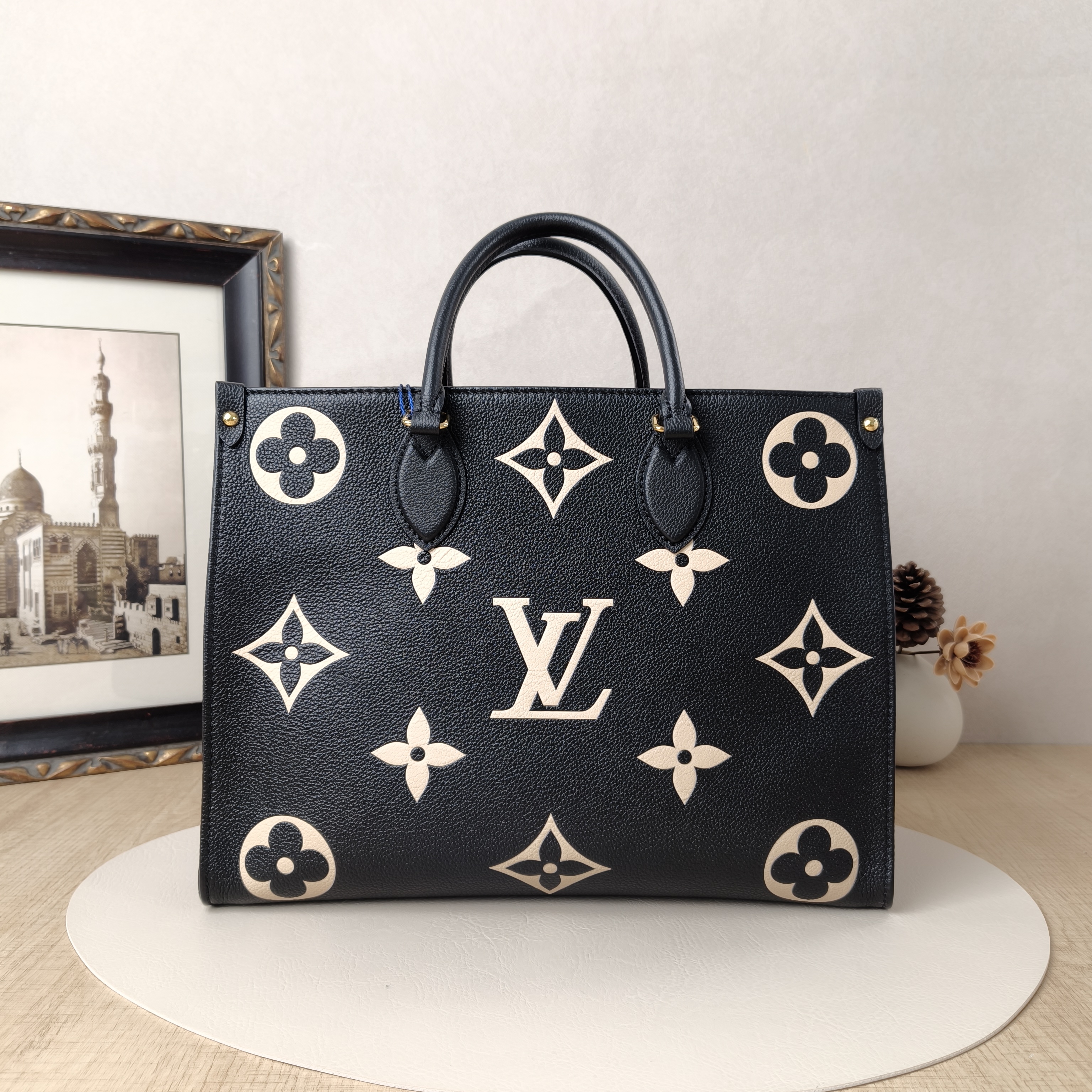 Louis Vuitton Shoulder Bag Onthego Medium Black · White Monogram Empreinte Embossed Calfskin Medium35 × 14 × 27 cm