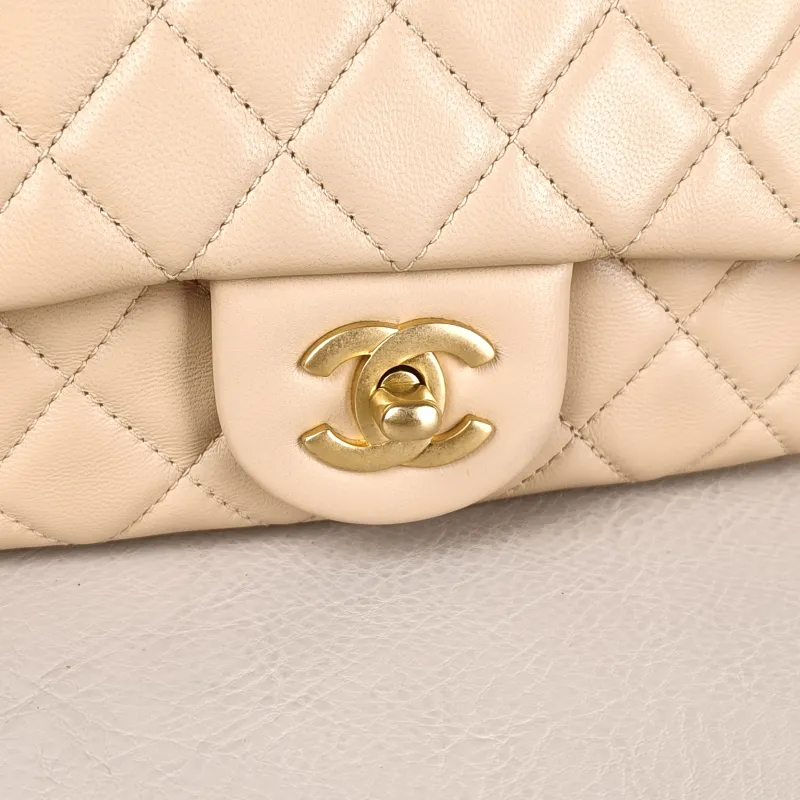 Chanel Crossbody Bag mini Taupe Lambskin One Size 20 × 6 × 12 cm — detail view 3 of 13
