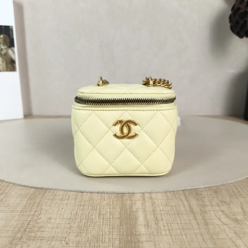Chanel Crossbody Bag Edition Yellow Lambskin One Size 10 × 7 × 9 cm