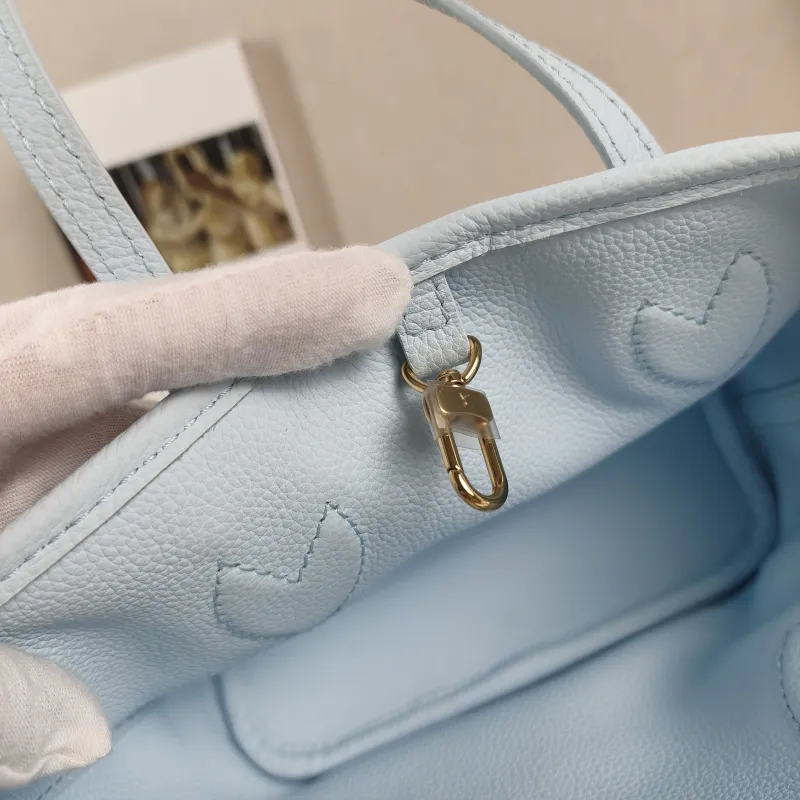Louis Vuitton Crossbody Bag NEVERFULL INSIDE OUT BB Blue PVC · Calfskin BB 26.5 × 11 × 16.5 cm — detail view 8 of 13