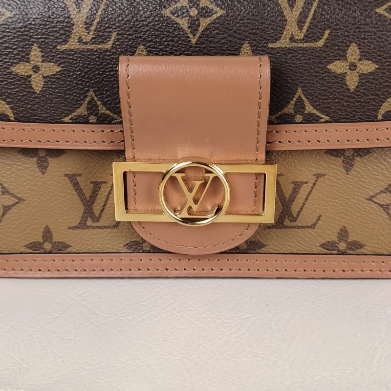 Louis Vuitton Crossbody Bag Dauphine Woc Woc Monogram PVC One Size 18.5 × 5 × 12 cm — detail view 2 of 11