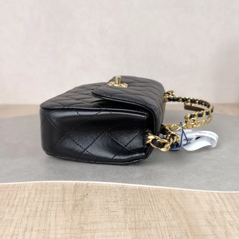 Chanel Crossbody Bag Crossbody Bag Black Lambskin One Size 17 × 5 × 12 cm — detail view 4 of 14