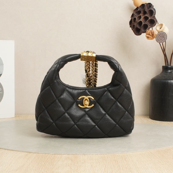 Chanel Crossbody Bag24a hobo Top Handle Crossbody Bag Black Lambskin20.5 × 7 × 20 cm