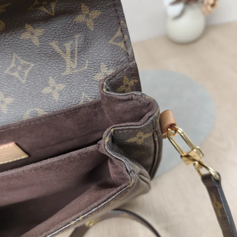 Louis Vuitton Crossbody Bag Pochette Métis Monogram PVC Medium25 × 7 × 19 cm — detail view 15 of 17