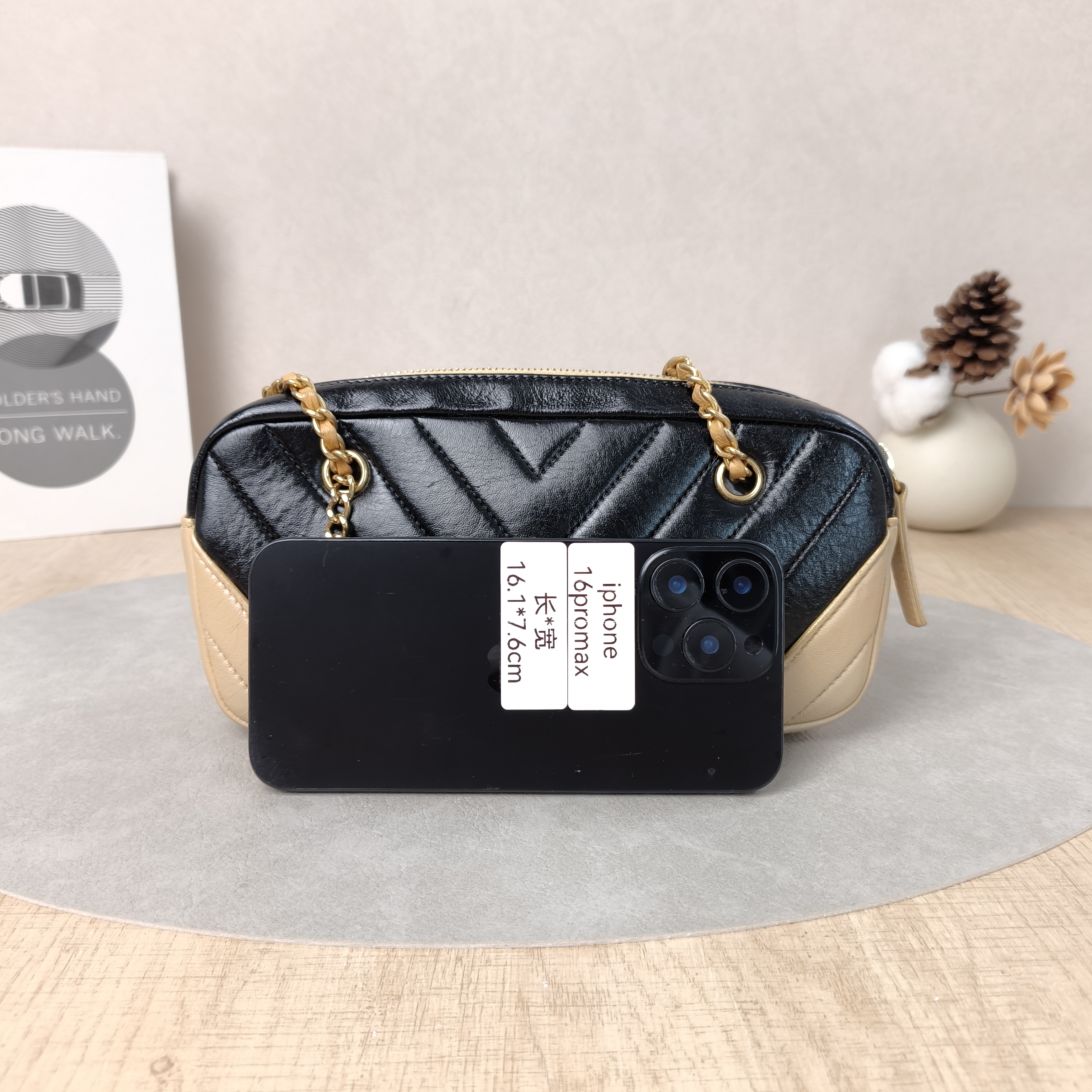 Chanel Shoulder Bag V Camera Bag Black Colorblock One Size22 × 4 × 11 cm — cover view 5 of 6