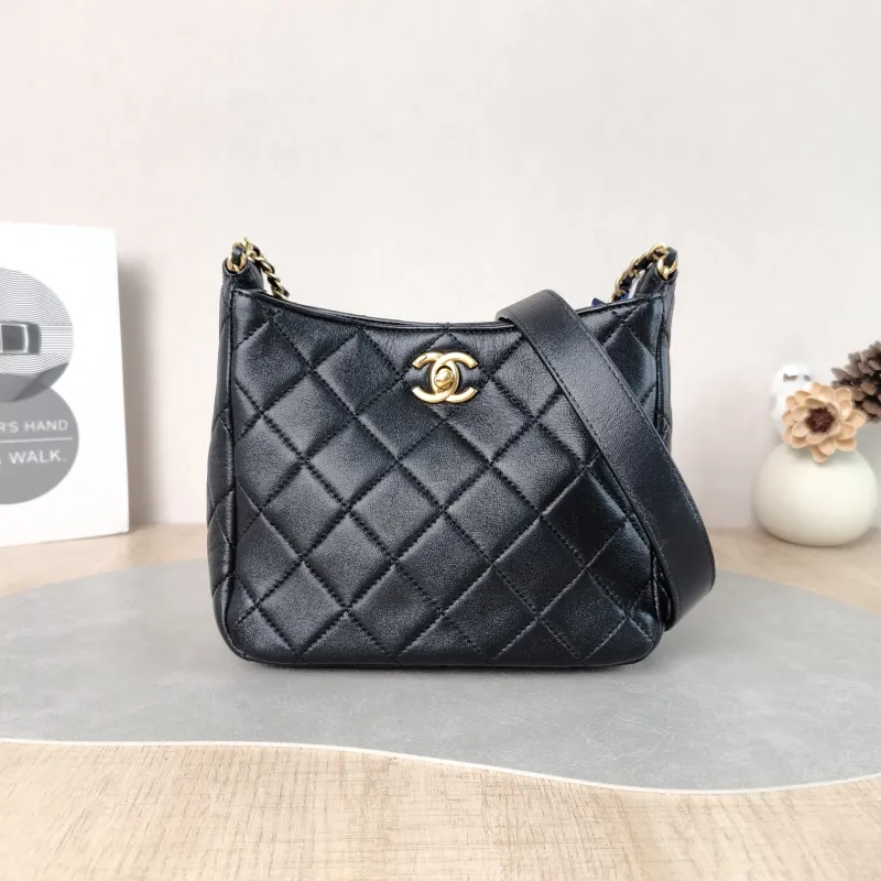 Chanel Shoulder Bag hobo Black Lambskin One Size 19 × 8 × 17 cm