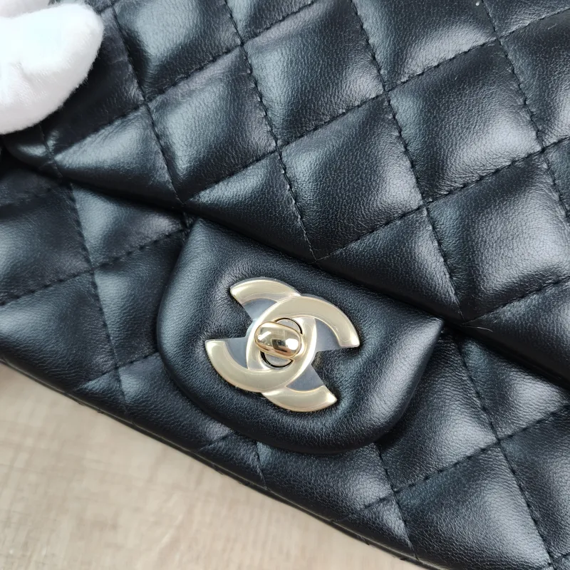Chanel Crossbody Bag Classic Flap Mini CF Mini Black SL ambskinmini17 × 8 × 13.5 cm — detail view 3 of 15