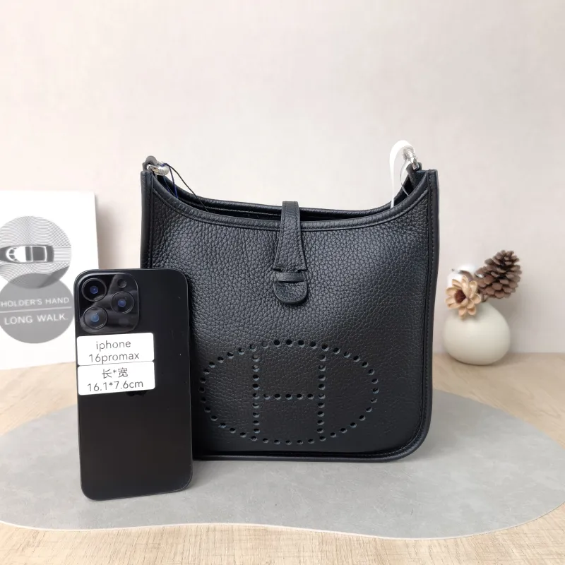 Hermès Crossbody Bag Evelyne 23 23 Black TC Calfskin One Size 23 × 6 × 24 cm k — cover view 4 of 5