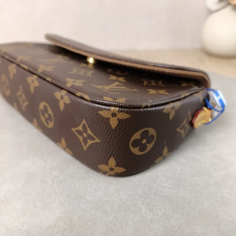 Louis Vuitton Crossbody Bag IVY Monogram PVC Small 23.5 × 4.3 × 12 cm — detail view 11 of 13