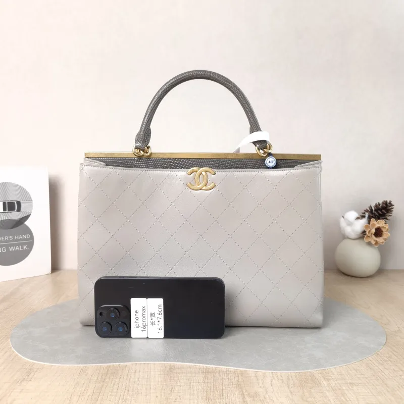 Chanel Top Handle Bag Coco Luxe Messenger Bag Brown Calfskin 33 × 12 × 24 cm 26 — cover view 3 of 5