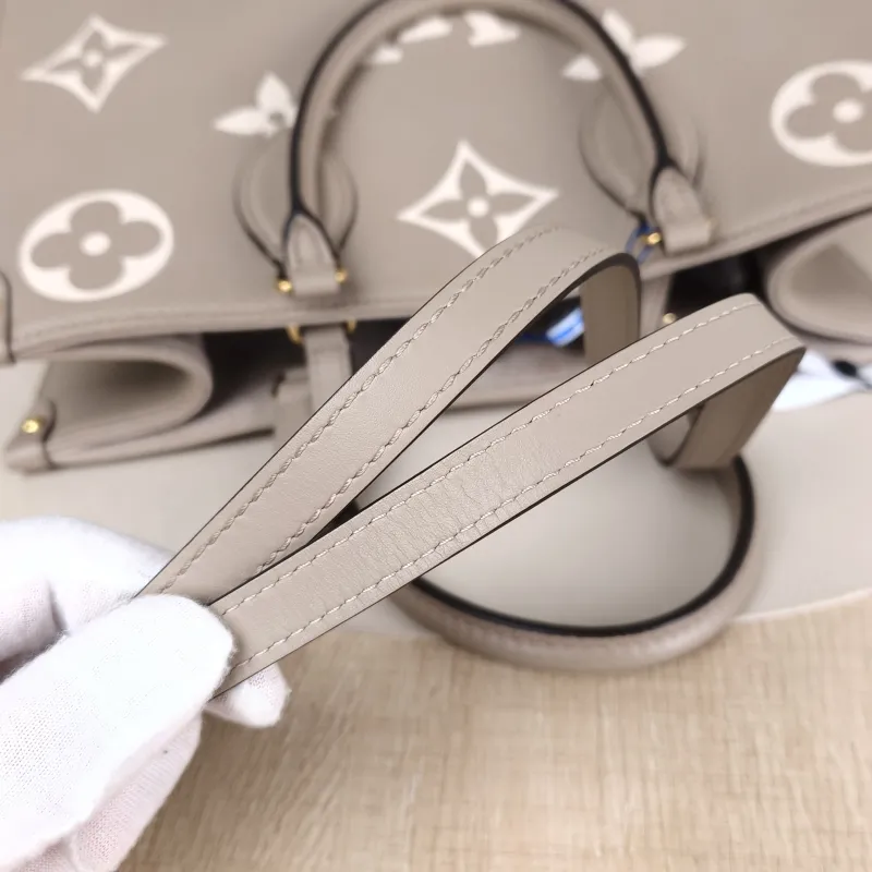 Louis Vuitton Shoulder Bag Onthego Medium · White Monogram Empreinte Embossed Calfskin Medium 35 × 14 × 27 cm — detail view 4 of 11