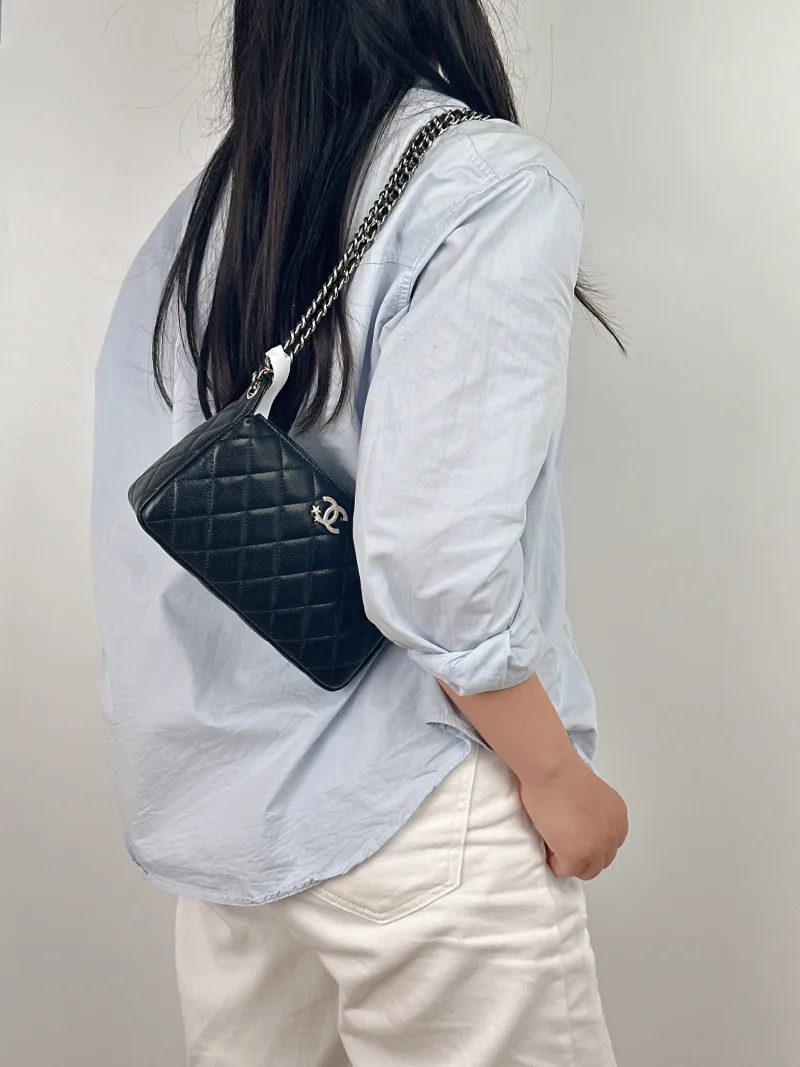 Chanel Crossbody Bag 25a Black Grained Calfskin One Size 21 × 5.5 × 12 cm — on-model view 1 of 2