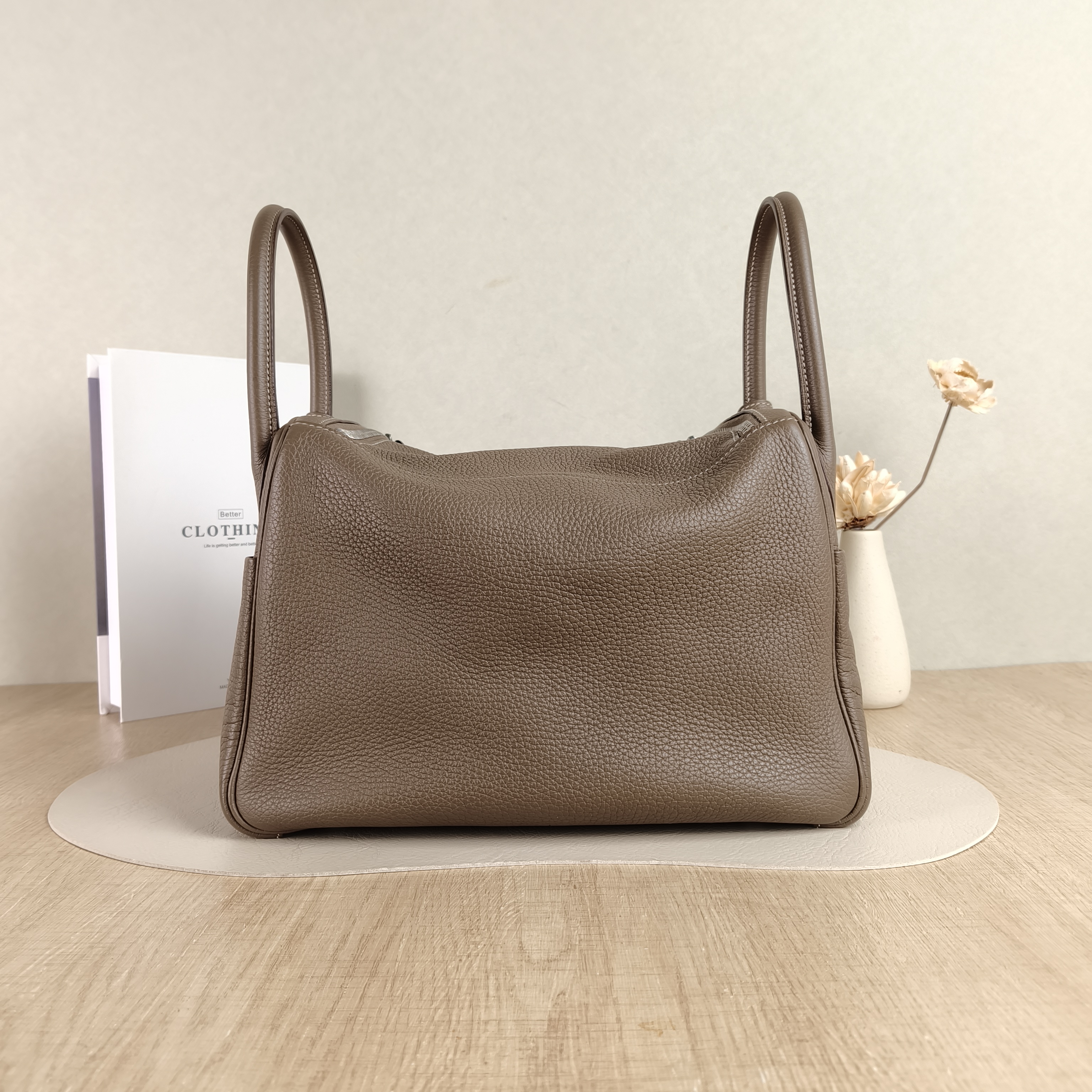 Hermès Shoulder Bag Lindy 30 Clemence Taurillon TC Calfskin Medium30 × 15 × 19 cm — cover view 3 of 5