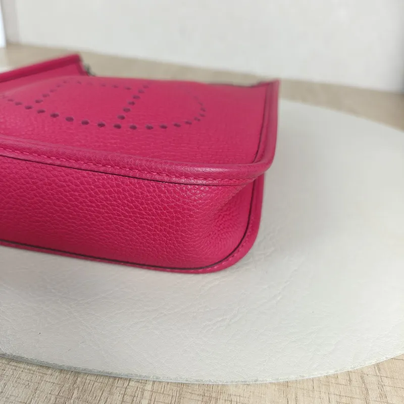Hermès Crossbody Bag Evelyne Mini 16 Mini 16OD Rose Mexico Taurillon Clemence TC Calfskinmini17 × 5.5 × 18 cm — detail view 8 of 10